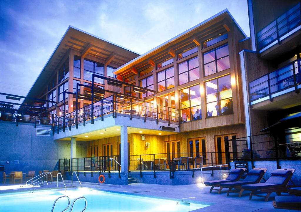 Brentwood Bay Resort & Spa (Brentwood Bay) 