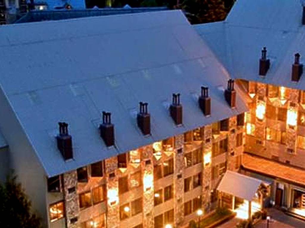 Mountain Side Hotel Whistler by Executive