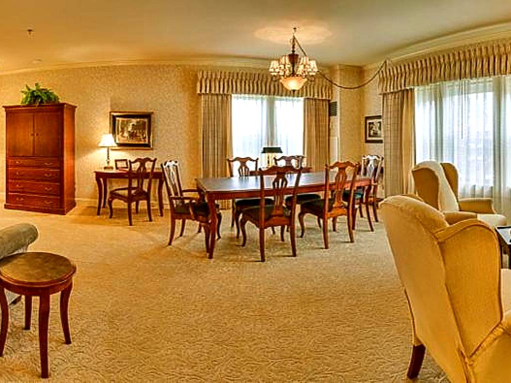 Fairhaven Village Inn: One-Bedroom King Suite