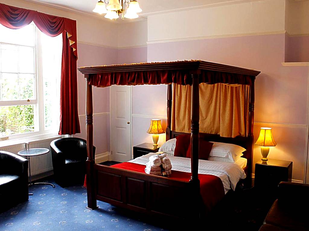 Kempfield House: Superior Double Room with Four Poster Bed - single occupancy