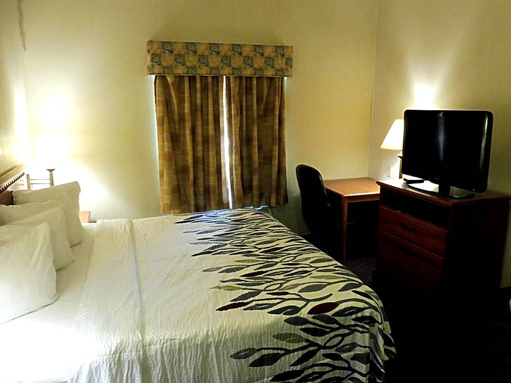 Red Roof Inn & Suites Galloway: Superior King Room with Spa Bath Smoking