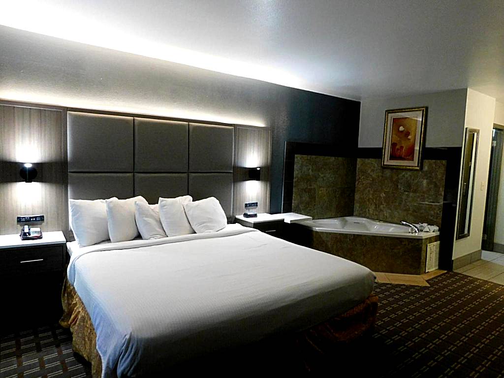 Days Inn & Suites by Wyndham Downtown Gatlinburg Parkway: Deluxe King Studio Suite - Non-Smoking