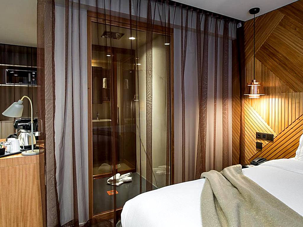 9Hotel Paquis: Suite with Spa Bath