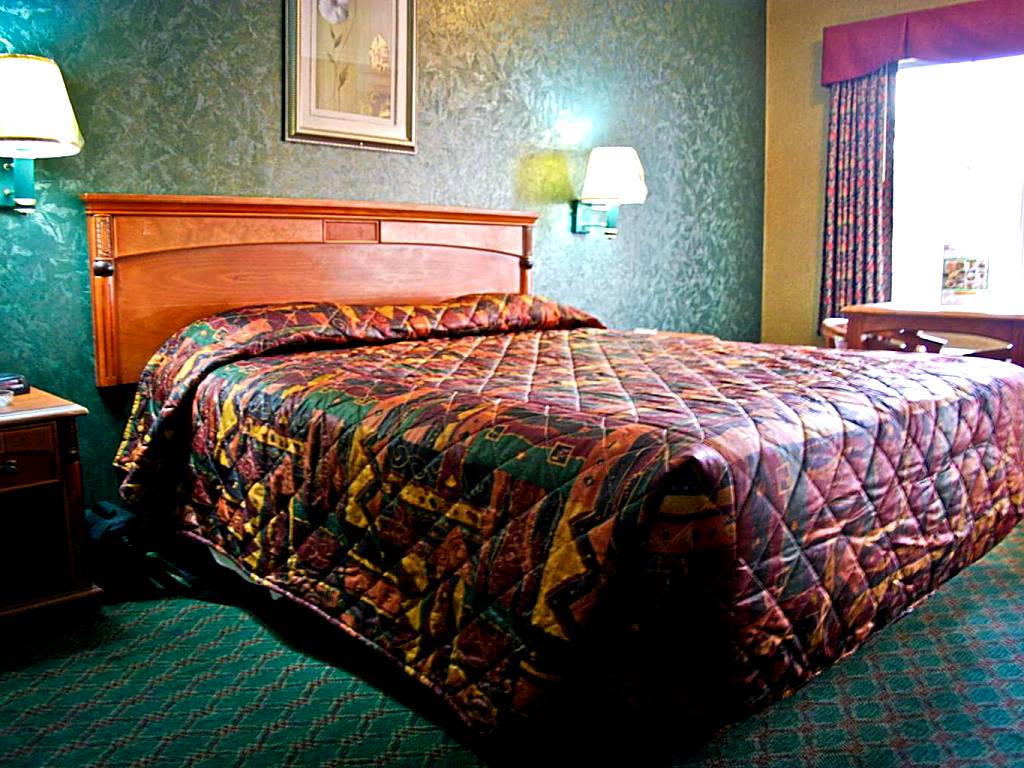 Crystal Inn Suites & Spas: King Room with Spa Bath