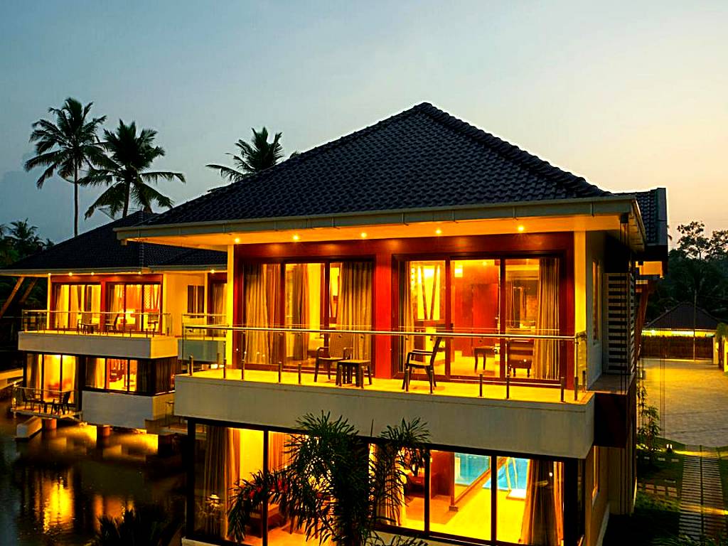 Lake Canopy Alleppey: King Room with Spa Bath (Mararikulam) 