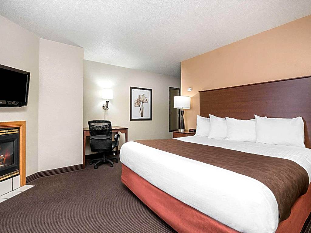 AmericInn by Wyndham Bismarck: One-Bedroom Superior King Suite - Non-Smoking (Bismarck) 