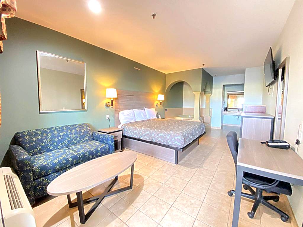 Weslaco Inn - Weslaco/Mercedes: King Room with Spa Bath (Weslaco) 