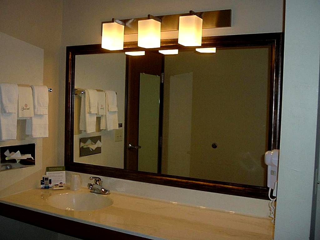 AmericInn by Wyndham Sturgeon Bay: King Suite - Non-Smoking