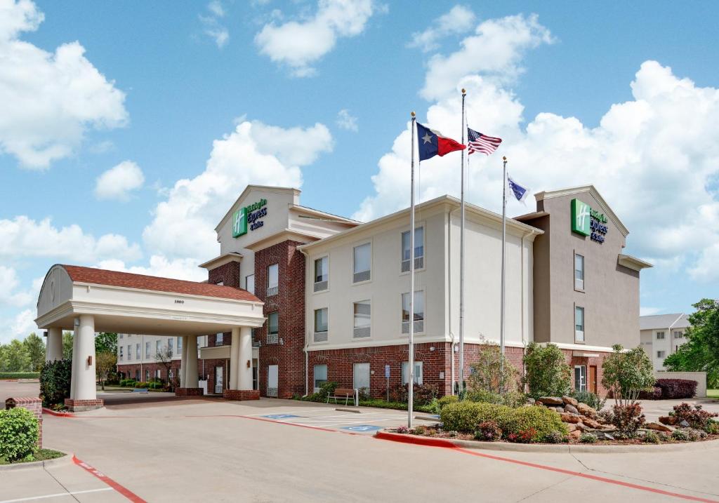 Holiday Inn Express Hotel & Suites Cleburne, an IHG Hotel