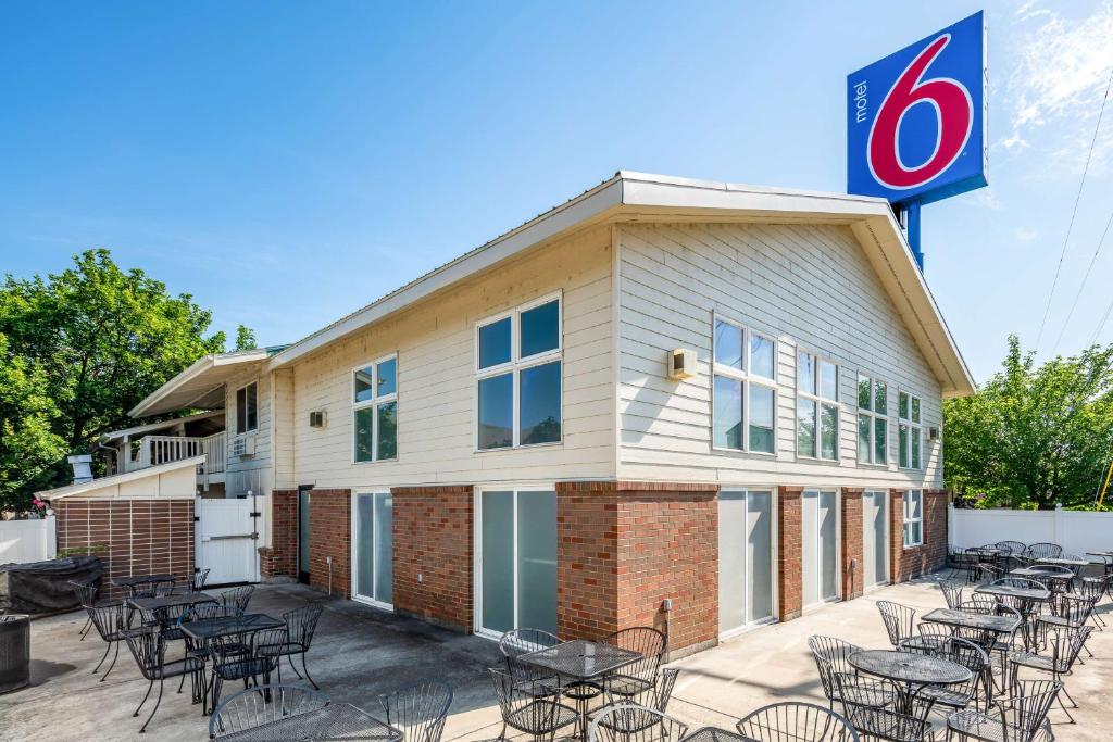 Motel 6 Clarkston WA