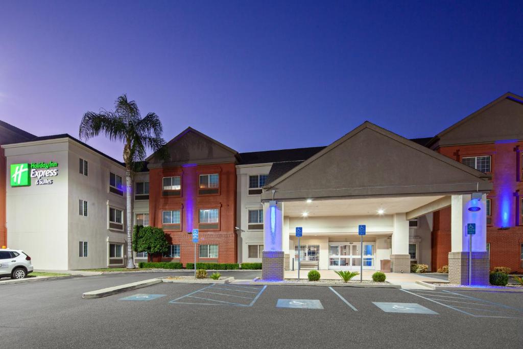 Holiday Inn Express & Suites - Tulare, an IHG Hotel