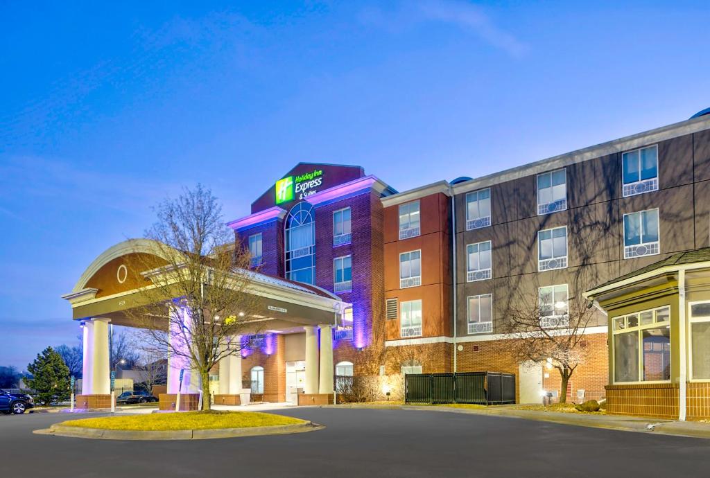 Holiday Inn Express Hotel & Suites Kansas City - Grandview, an IHG Hotel