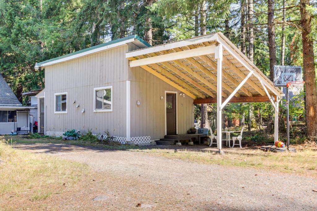 Quaint Ashford Studio Stay 5 Mi to Mt Rainier!