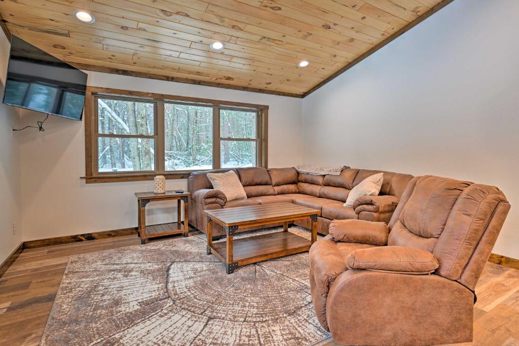 Vacation Rental Cabin Near Lake Arbutus!