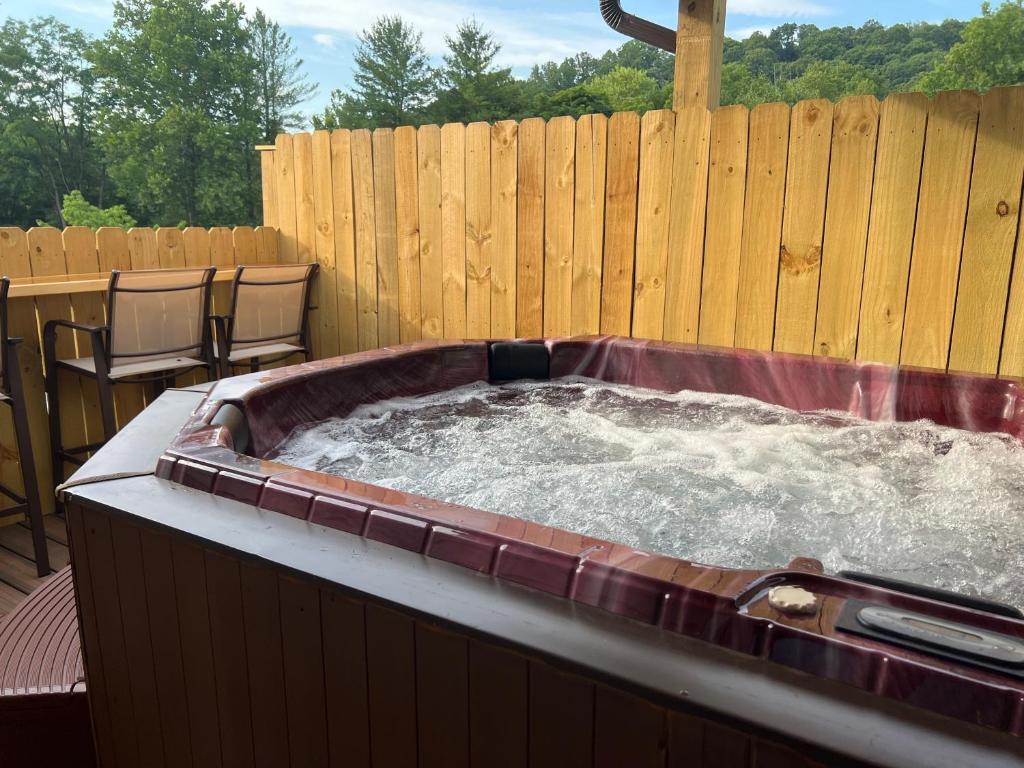 Stay, play and relax in Ohiopyle, PA, Hot tub, Pool table, GAP, Arcade Game